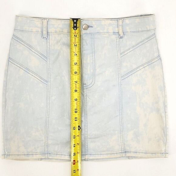 Forever 21 Acid Wash Bleached Denim Jean Mini Skirt Size Large Womens Light Blue - Picture 7 of 8
